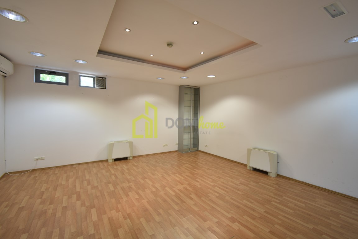 Poslovni prostor 215m2, Momišići